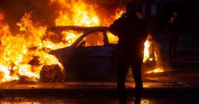 Chile: tres muertos en el incendio a un supermercado saqueado Chile: tres muertos en el incendio a un supermercado saqueado