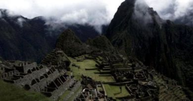 Condenarán a seis años de prisión a dos argentinos por causar daños en Machu Picchu Condenarán a seis años de prisión a dos argentinos por causar daños en Machu Picchu