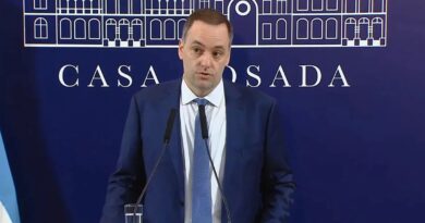 La oposición presentó casi 5.000 preguntas a Manuel Adorni por su patrimonio y un viaje a Uruguay