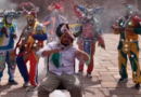 Influencer salteño Dano Cuellar recrea el trend de la “silla de la favela” desde el Monumento de Humahuaca y con diablos de carnaval