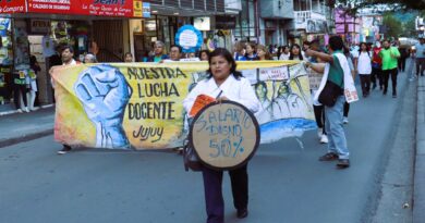 Marcha de antorchas en Jujuy: gremios estatales reclamaron en unidad mejoras salariales