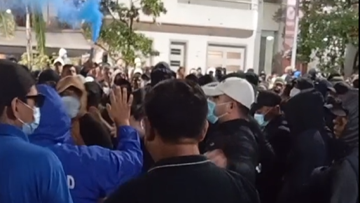 Familiares de policías y retirados de la fuerza fueron convocados para el martes a las 11