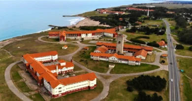 Proponen crear un campus universitario en Chapadmalal en medio de la polémica por el desalojo