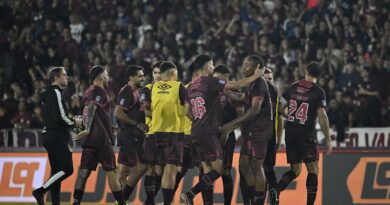 Lanús ganó el Clásico del Sur sobre la hora y dejó sin nada a Banfield