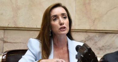 Victoria Villarruel respaldó el reclamo salarial docente y pidió una “retribución acorde” para los educadores