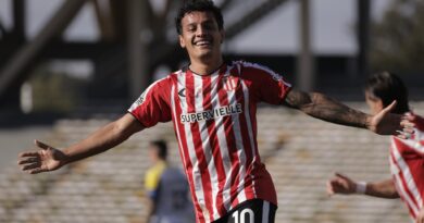 Estudiantes goleó a Rosario Central y avanzó a los octavos de final de la Copa Argentina Estudiantes goleó a Rosario Central y avanzó a los octavos de final de la Copa Argentina