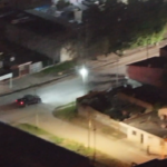 Un conductor intentó atropellar a un policía, escapó a toda velocidad y fue localizado con drones en Alto Comedero image