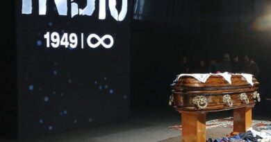 Una despedida histórica: una multitud en Avellaneda para darle el último adiós al Indio Solari