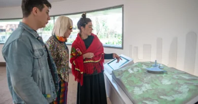 Marta Minujín visitó el Centro Cultural Lola Mora a días de su inauguración