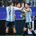 Messi rompió otro récord y Argentina avanzó: la Selección venció 2-0 a Austria y ya está en los 16avos del Mundial messi y de paul