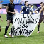 La AFA respondió tras la polémica por la bandera de Malvinas: "La camiseta argentina abre puertas donde muchas veces llegan discursos" las malvinas son argentinas 2