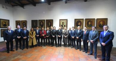 Milei llamó a acelerar las reformas y defendió su gestión durante la vigilia por el Día de la Independencia Milei llamó a acelerar las reformas y defendió su gestión durante la vigilia por el Día de la Independencia