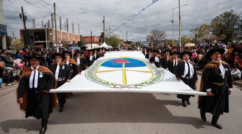 Jujuy conmemoró los 214 años del Éxodo Jujeño con actos y un multitudinario desfile