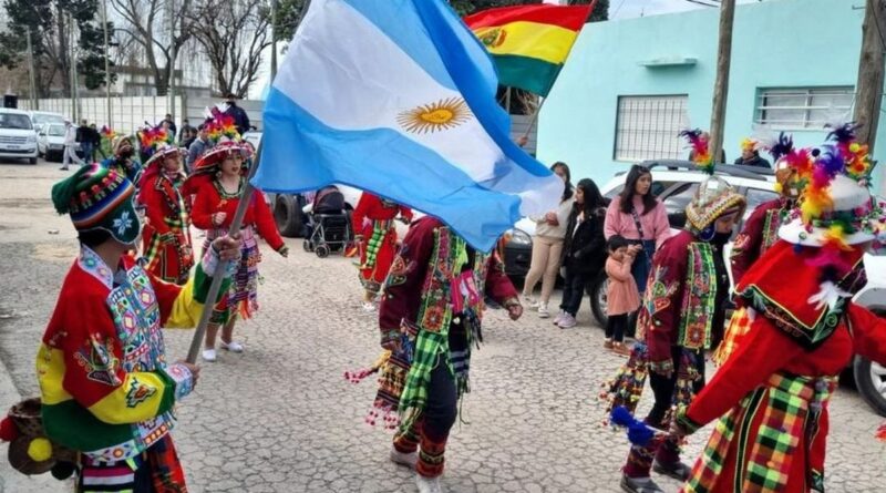 Independencia de Bolivia: este sábado será el desfile en Alto Comedero con más de 30 fraternidades