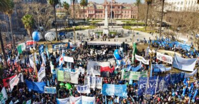 Masiva marcha a Plaza de Mayo por San Cayetano: sindicatos y organizaciones sociales reclamaron “Paz, pan, tierra, techo y trabajo”