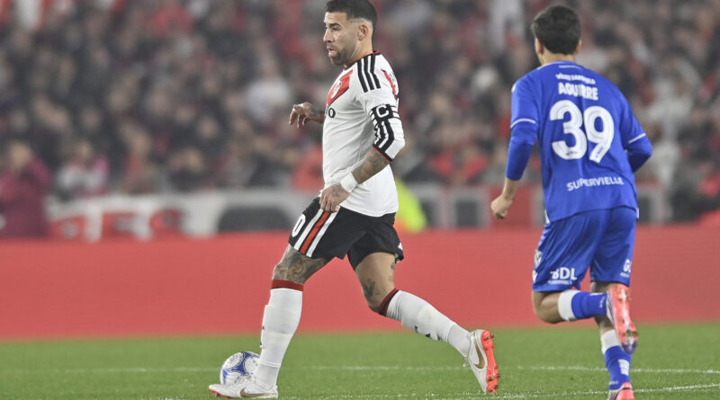 River ganaba 2-0, pero Vélez reaccionó y le empató en el Monumental